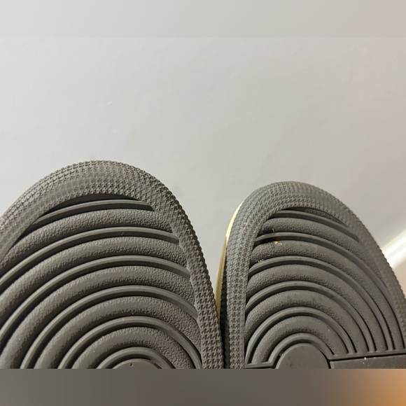 Nike Men's Black and Cream Sneakers - Picture 8 of 14